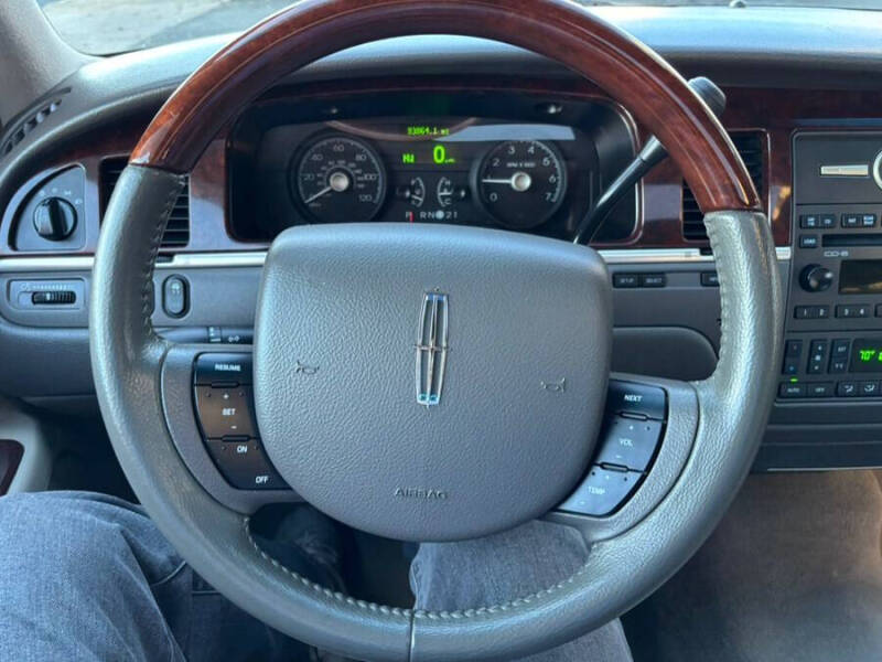 2007 Lincoln Town Car Signature Limited