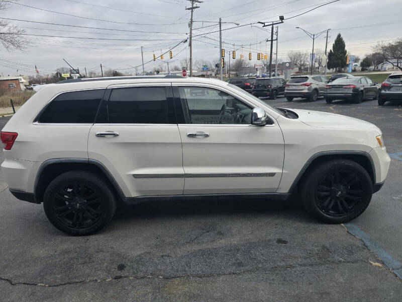 2011 Jeep Grand Cherokee Limited photo 3