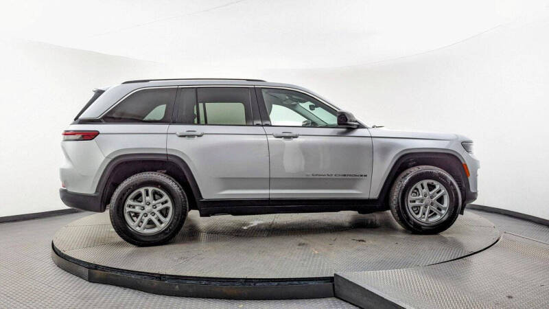 2023 Jeep Grand Cherokee Laredo