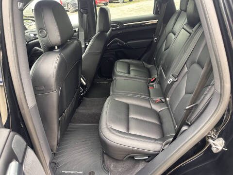 2017 Porsche Cayenne Platinum Edition