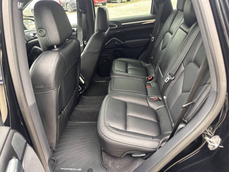 2017 Porsche Cayenne Platinum Edition