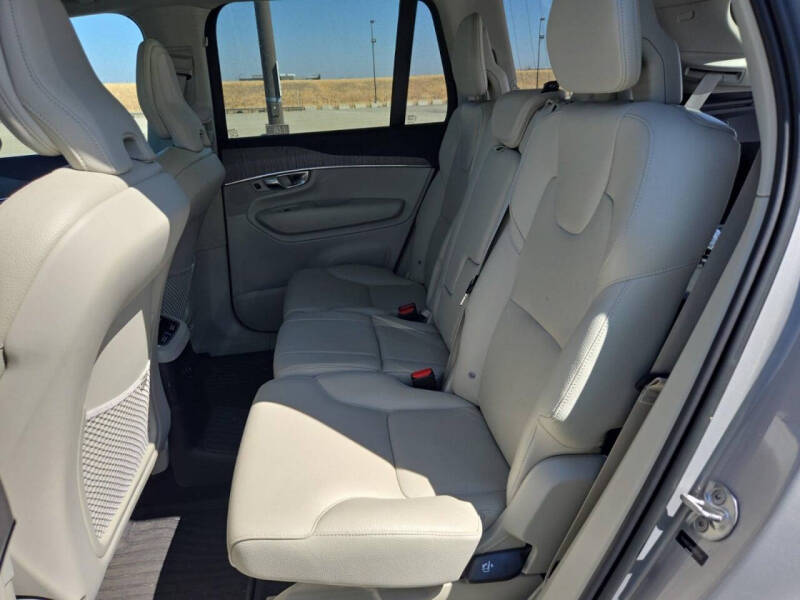 2023 Volvo XC90 Recharge T8 Plus Dark Theme