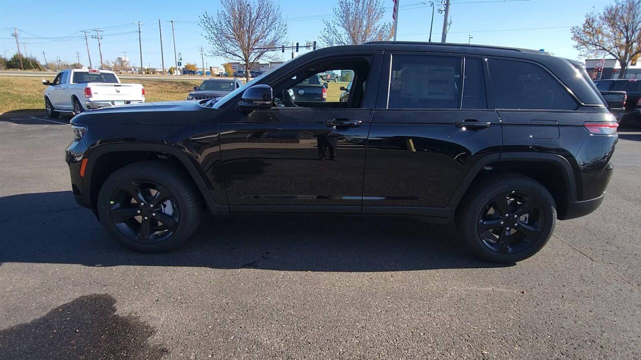 2025 Jeep Grand Cherokee for sale at Victoria Auto Sales in Victoria, MN