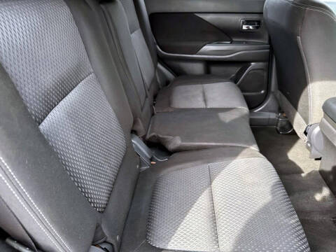 2018 Mitsubishi Outlander ES