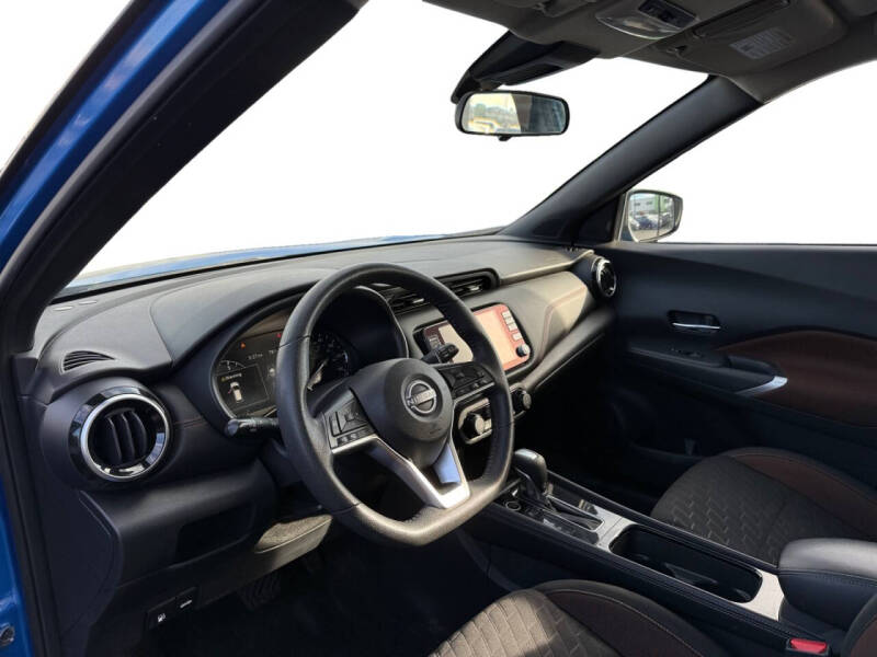 2023 Nissan Kicks SR