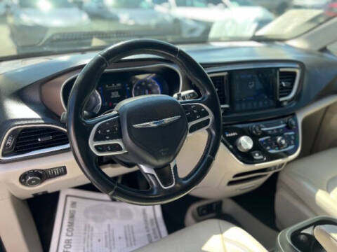 2017 Chrysler Pacifica Touring-L