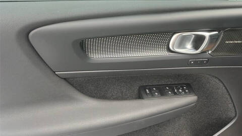 2026 Volvo XC40 B5 Ultra Black Edition