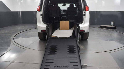 2025 Chrysler Voyager LX