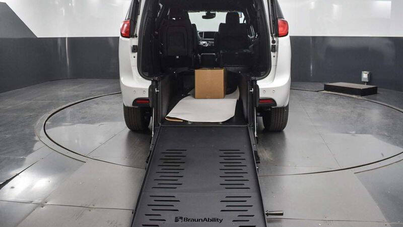 2025 Chrysler Voyager LX