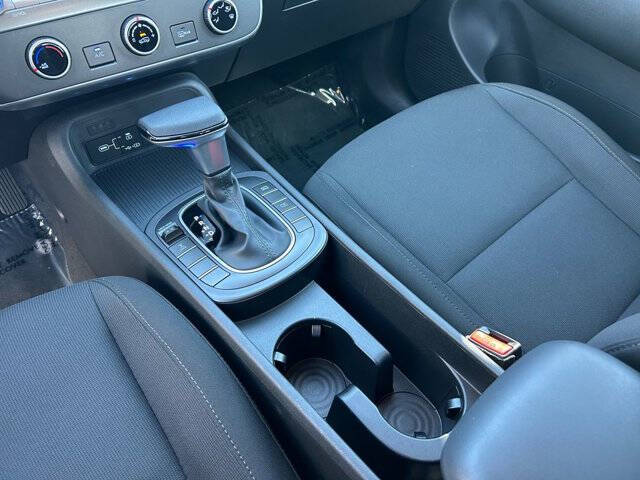 2025 Hyundai Kona SE