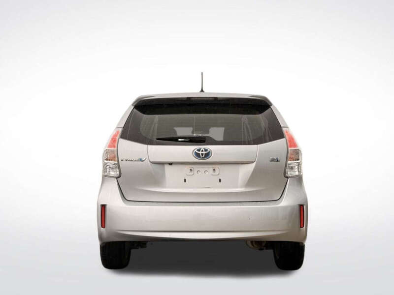 2014 Toyota Prius v Two