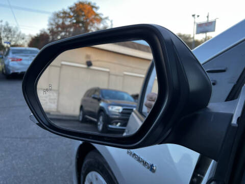 2022 Toyota Prius LE