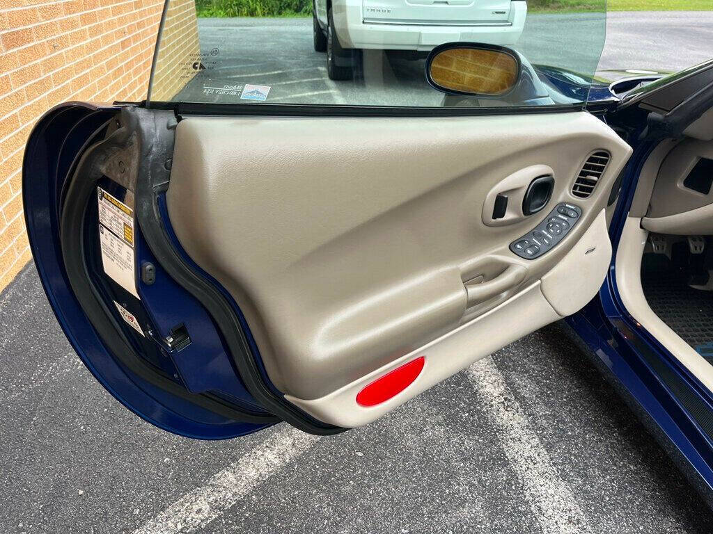 2004 Chevrolet Corvette 24
