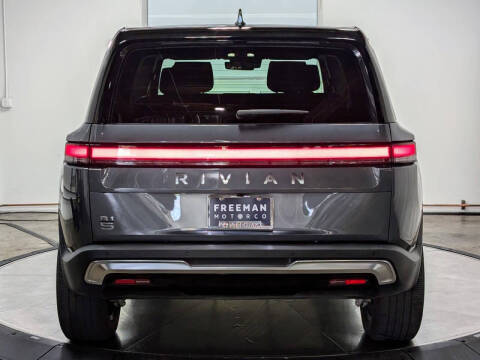 2025 Rivian R1S