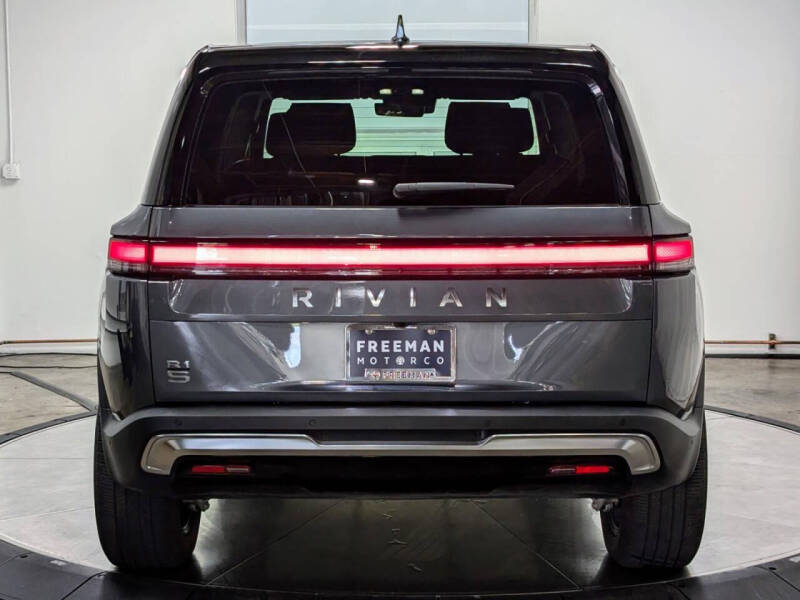 2025 Rivian R1S