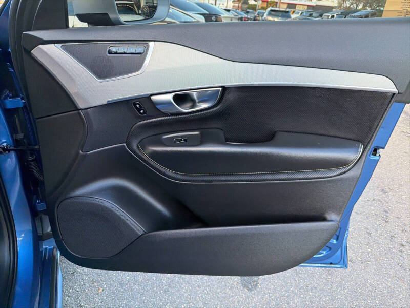 2018 Volvo XC90 T6 R-Design