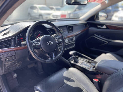 2017 Kia Cadenza Premium