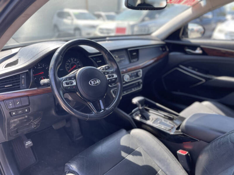 2017 Kia Cadenza Premium