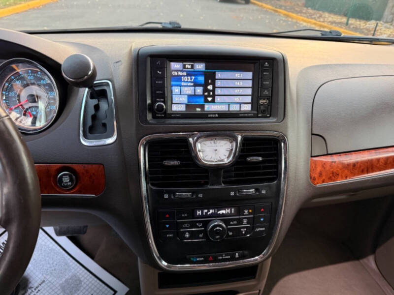 2015 Chrysler Town and Country Touring