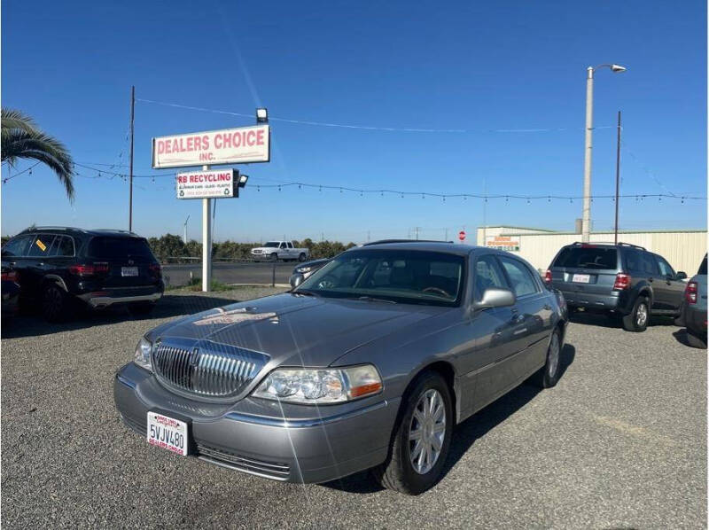 2006 Lincoln Town Car for sale at Dealers Choice Inc in Farmersville CA