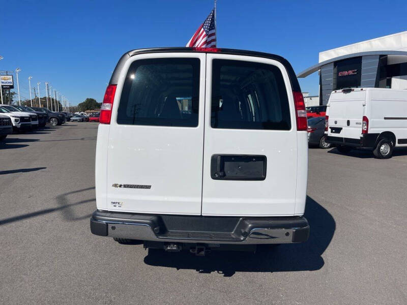 2025 Chevrolet Express 2500