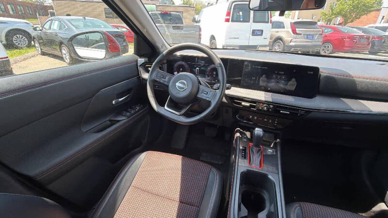 2025 Nissan Kicks SR