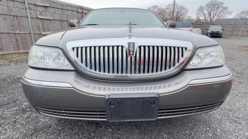 2003 Lincoln Town Car Signature