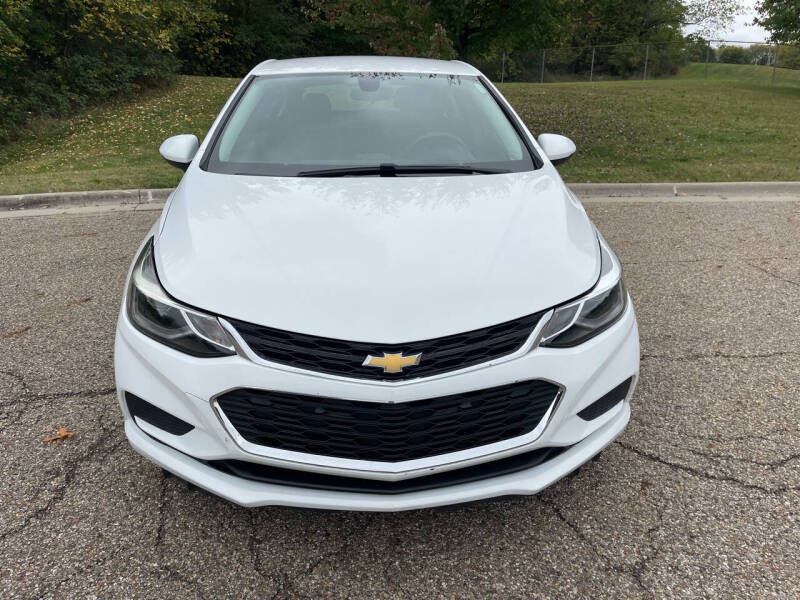 2017 Chevrolet Cruze LT photo 3