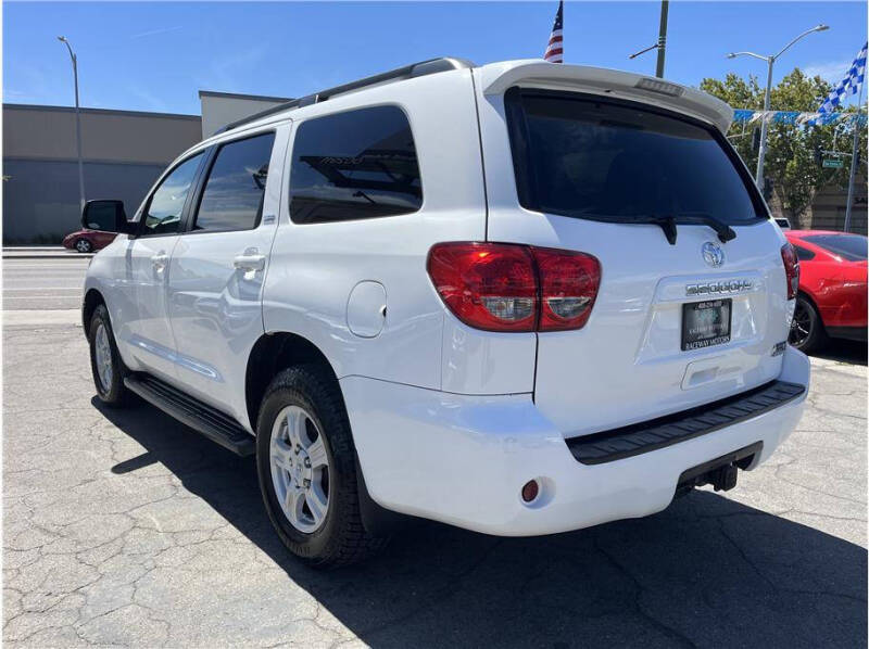 2016 Toyota Sequoia SR5