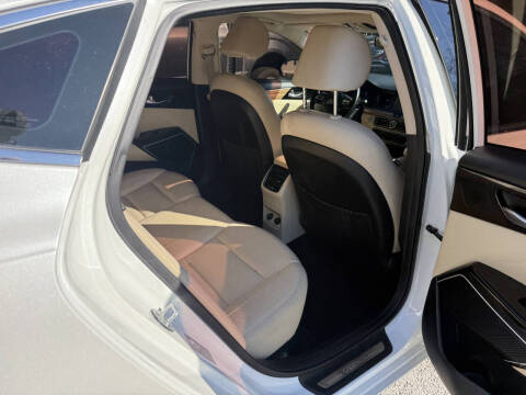 2017 Kia Cadenza Premium