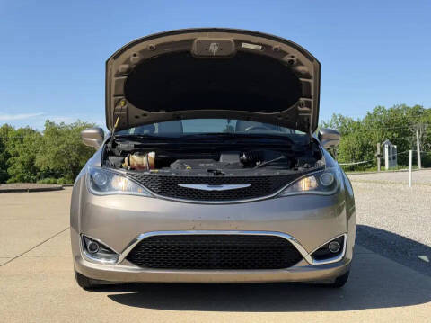 2017 Chrysler Pacifica Touring-L Plus
