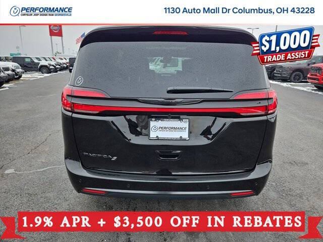2026 Chrysler Pacifica Select