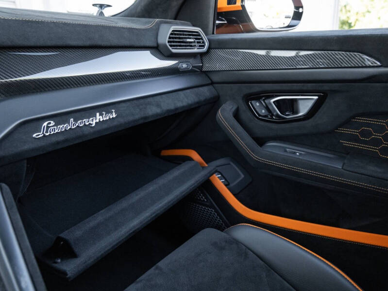 2023 Lamborghini Urus Performante