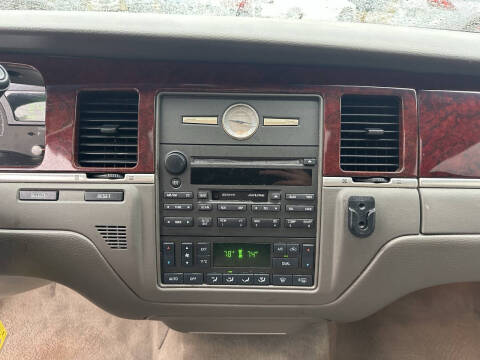 2003 Lincoln Town Car Cartier