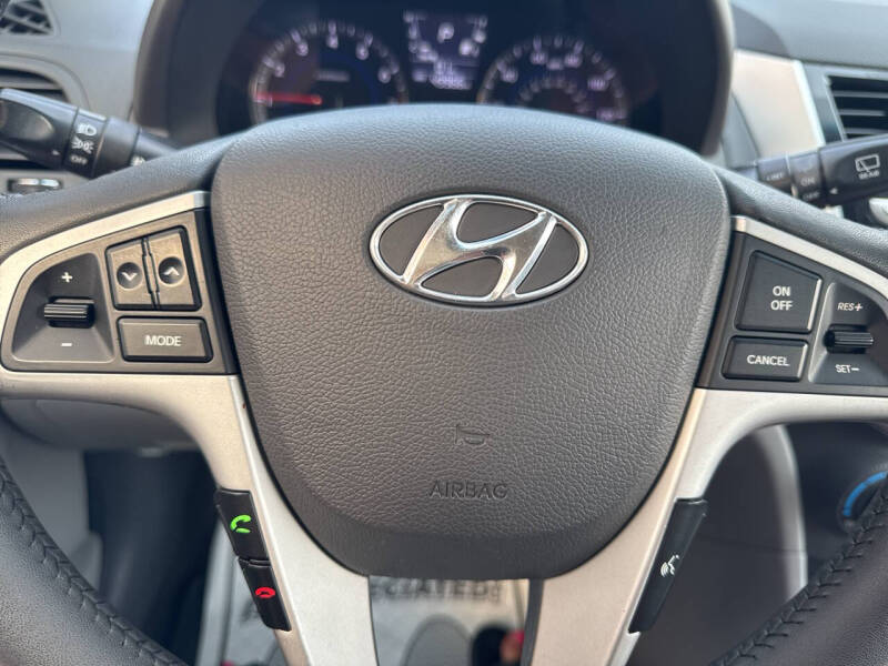 2012 Hyundai Accent SE