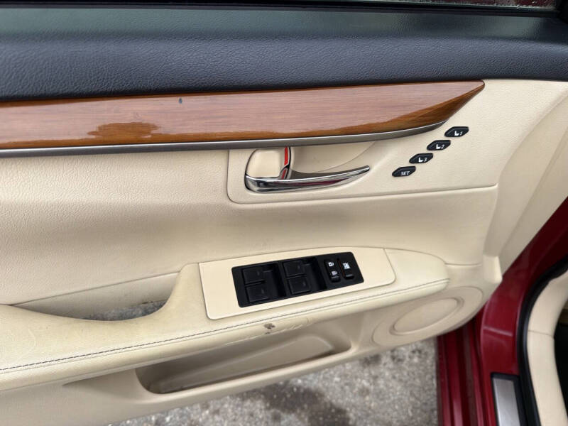 2014 Lexus ES 300h