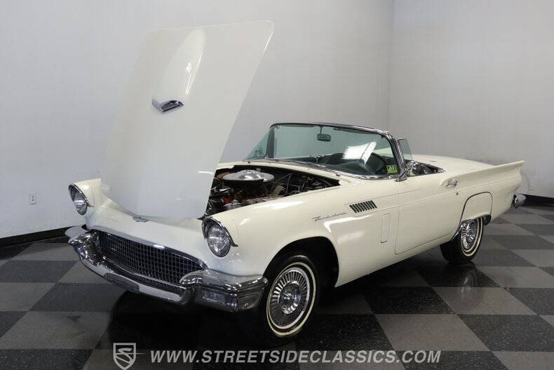 1957 Ford Thunderbird