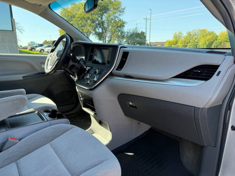 2017 Toyota Sienna LE 8-Passenger