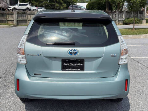 2014 Toyota Prius v Three