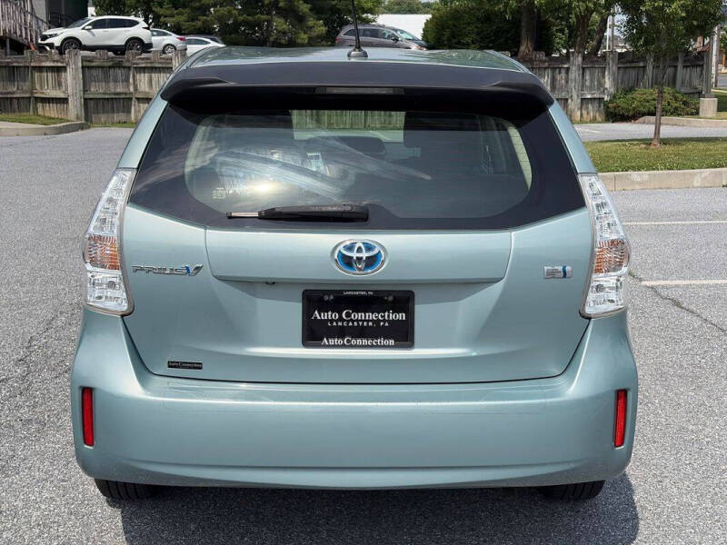 2014 Toyota Prius v Three