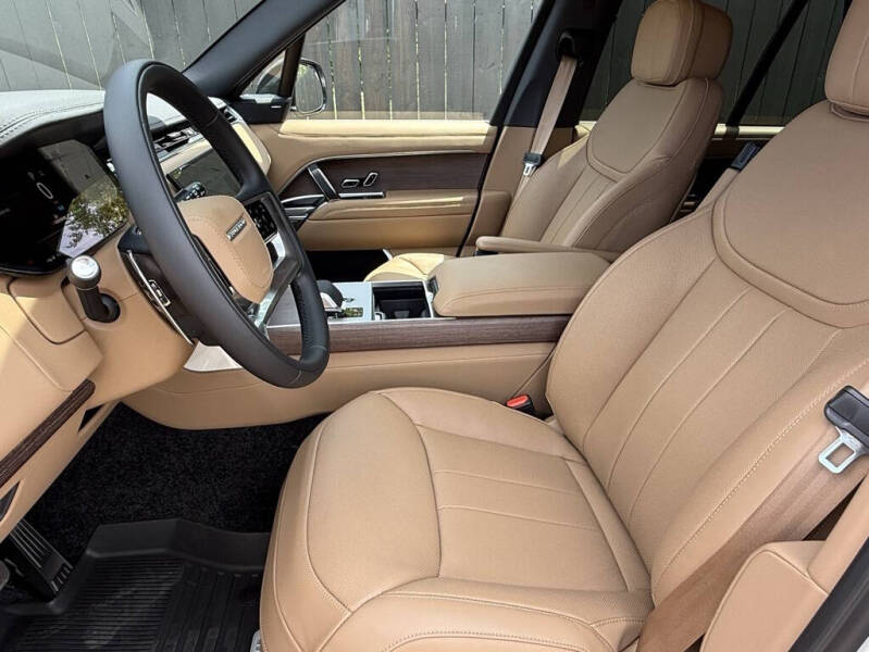 2025 Land Rover Range Rover P550e SE