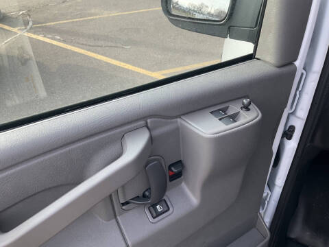 2025 Chevrolet Express 3500