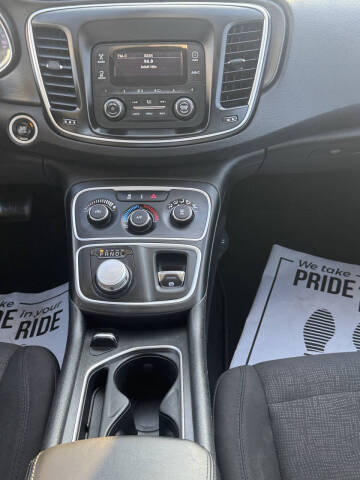 2016 Chrysler 200 LX