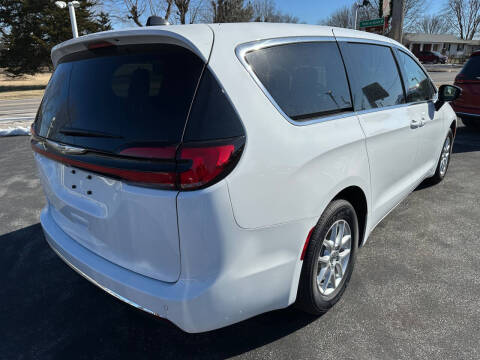 2025 Chrysler Pacifica Select