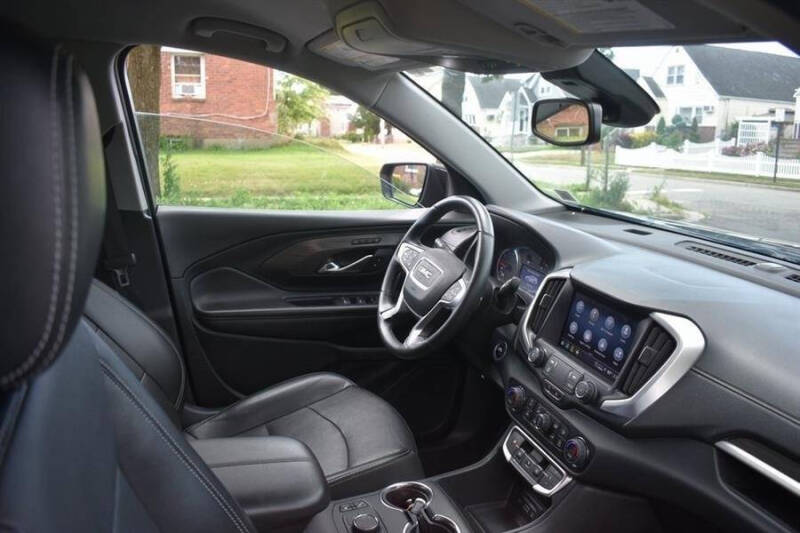 2023 GMC Terrain SLT