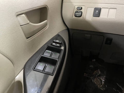 2012 Toyota Sienna LE 8-Passenger
