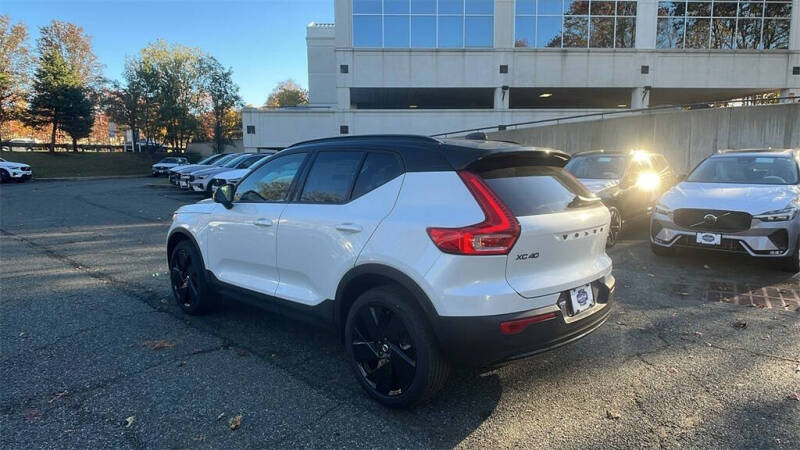 2026 Volvo XC40 B5 Ultra Black Edition