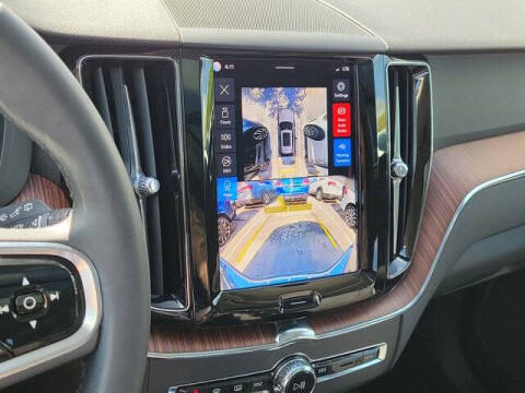 2024 Volvo XC60 B5 Plus Dark Theme
