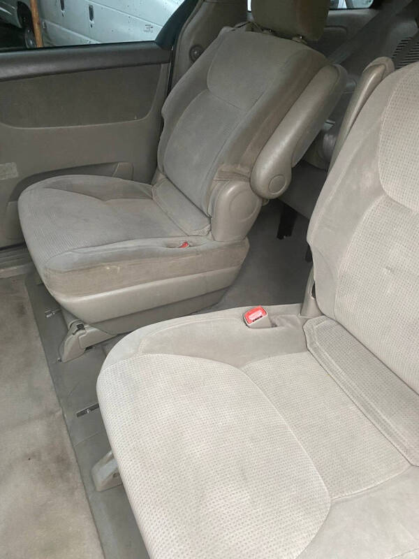 2004 Toyota Sienna LE 7 Passenger