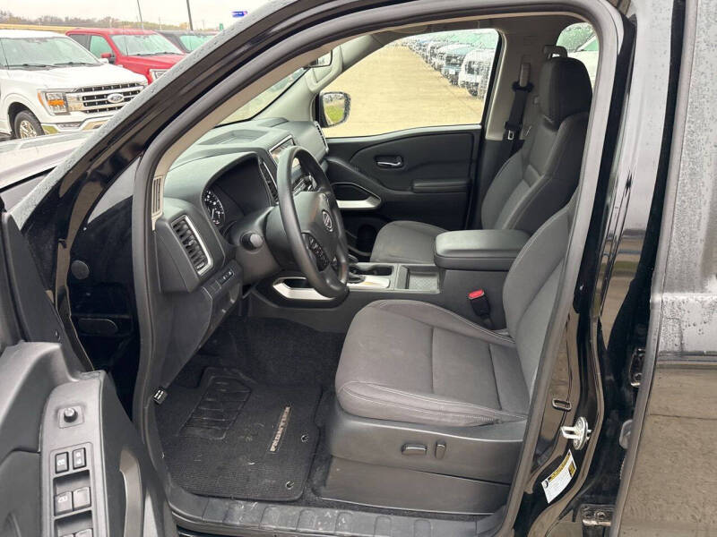 2023 Nissan Frontier SV